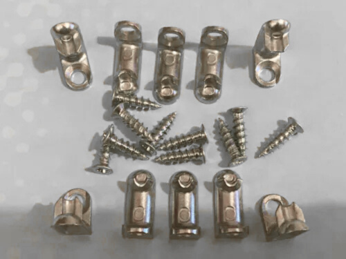 Hardware kit for the IKEA BESTÅ shelving system. Includes 4 shelf support pins 114929 and 4 fixing screws 116637.