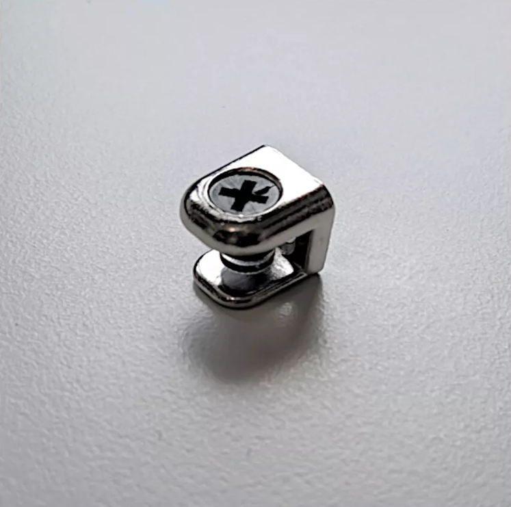 Foto de un soporte para estante de vidrio IKEA (114996) con tornillo (113928), compatible con IKEA BESTA, SVENARUM, KALLAX, BILLY, NORNÄS, ORRBERG, INREDA